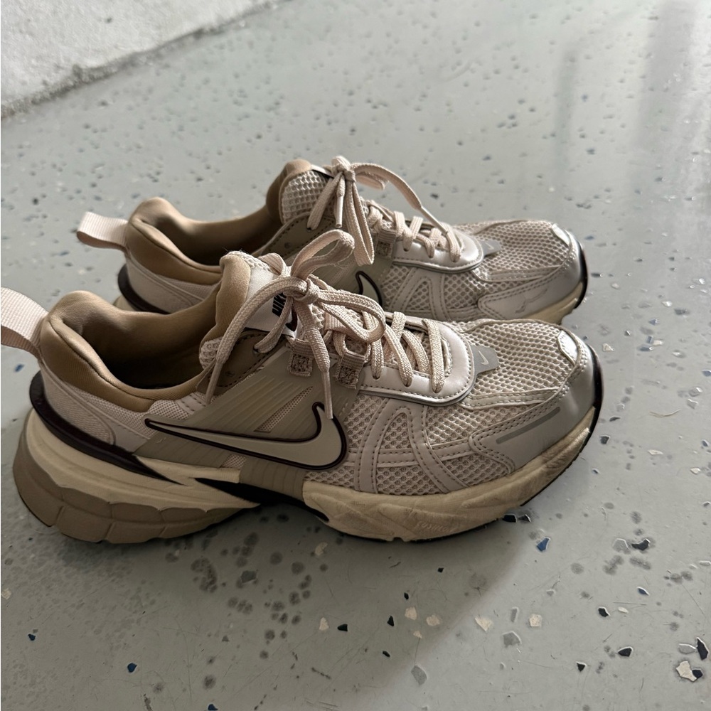 Women's Nike V2K 7.5 brown and cream